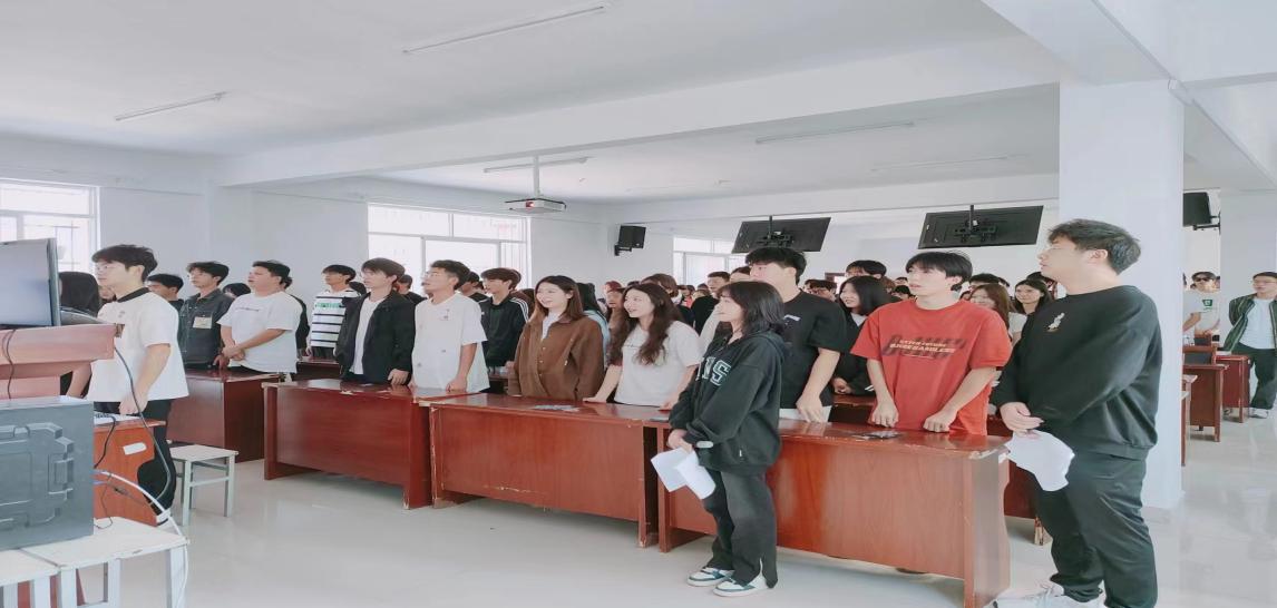 坚定不移跟党走,青春奋进新征程 ——Beat365唯一官方网站第四期团课结业典礼暨入团仪式 坚定不移跟党走,青春奋进新征程 ——Beat365唯一官方网站第四期团课结业典礼暨入团仪式