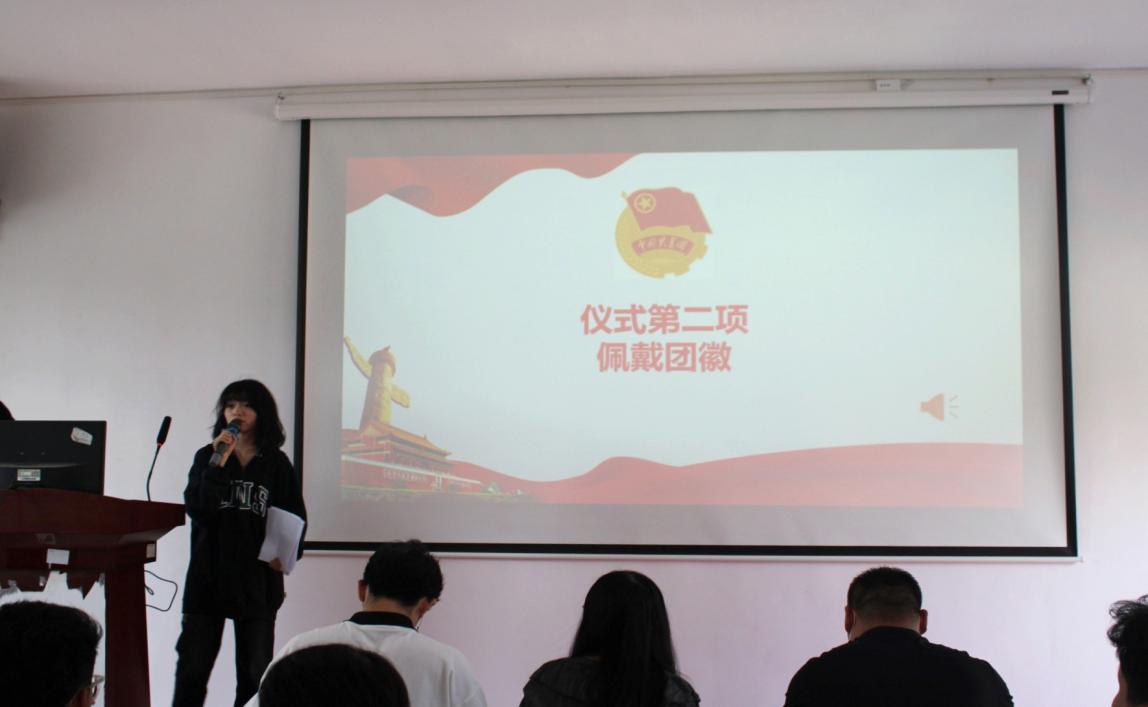 坚定不移跟党走,青春奋进新征程 ——Beat365唯一官方网站第四期团课结业典礼暨入团仪式 坚定不移跟党走,青春奋进新征程 ——Beat365唯一官方网站第四期团课结业典礼暨入团仪式