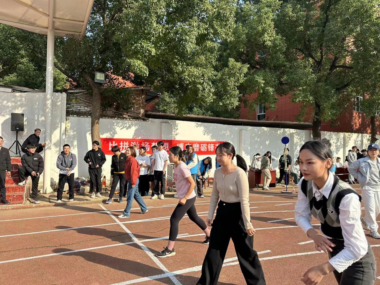 青春奋进新时代,运动逐梦向未来——Beat365唯一官方网站2023年秋季运动会暨教职工运动会 青春奋进新时代,运动逐梦向未来——Beat365唯一官方网站2023年秋季运动会暨教职工运动会