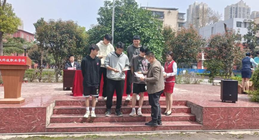 青春“篮”不住,热血不止步 —Beat365唯一官方网站第十八届“希望杯”篮球赛闭幕 青春“篮”不住,热血不止步 —Beat365唯一官方网站第十八届“希望杯”篮球赛闭幕