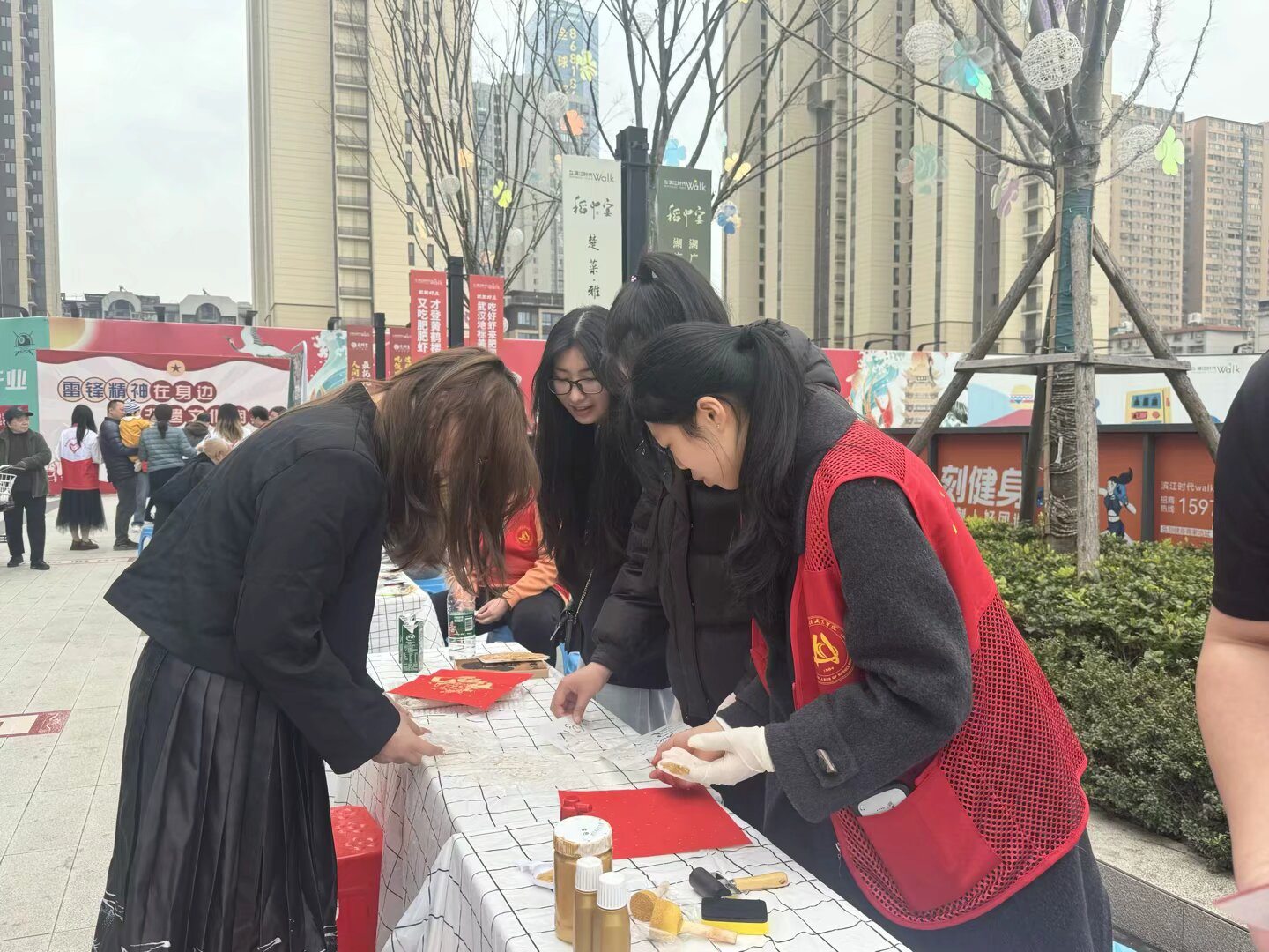 弘扬雷锋精神,争做时代新人 弘扬雷锋精神,争做时代新人