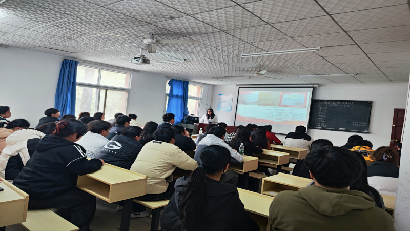 “答”入党初心，“辩”青春担当