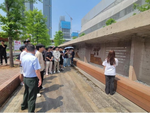 寻迹百年武九,解码匠心传承——365官网开展四美塘文化公园沉浸式实践活动 寻迹百年武九,解码匠心传承——365官网开展四美塘文化公园沉浸式实践活动