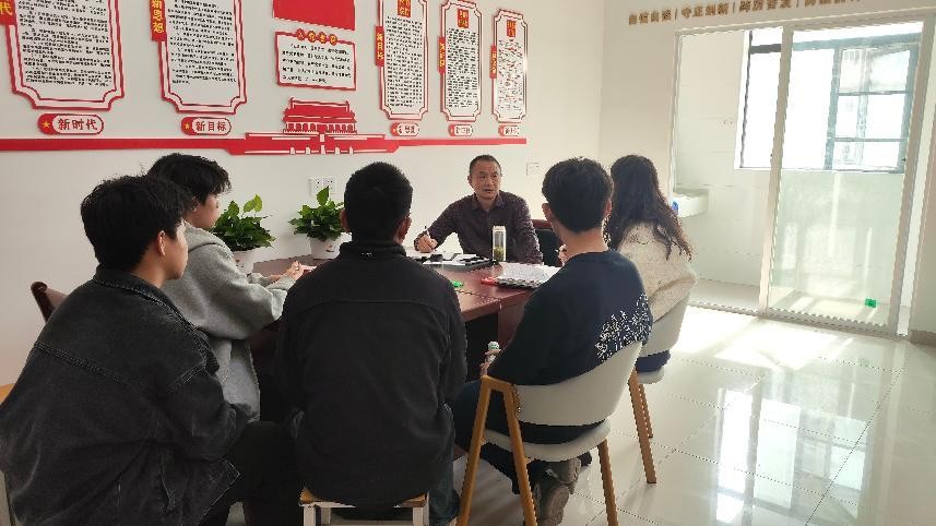 Beat365唯一官方网站党委书记进学生社区 践行中央八项规定精神