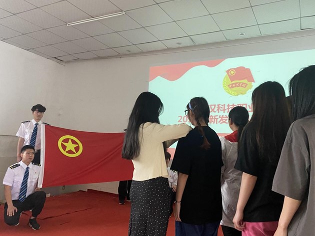 365官网举办首届团课结业典礼暨入团仪式