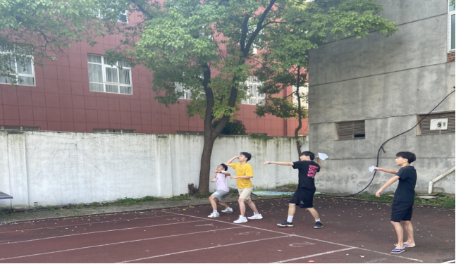 Beat365唯一官方网站成功举办了第四届纸飞机比赛 Beat365唯一官方网站成功举办了第四届纸飞机比赛