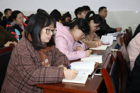 省委讲师团成员中南民族大学阎占定教授 莅临365官网宣讲党的十九届四中全会精神