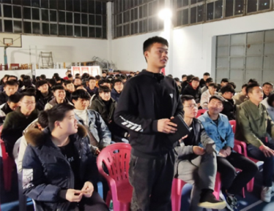 道德讲堂开课啦! --四班联学社会主义核心价值观 道德讲堂开课啦! --四班联学社会主义核心价值观