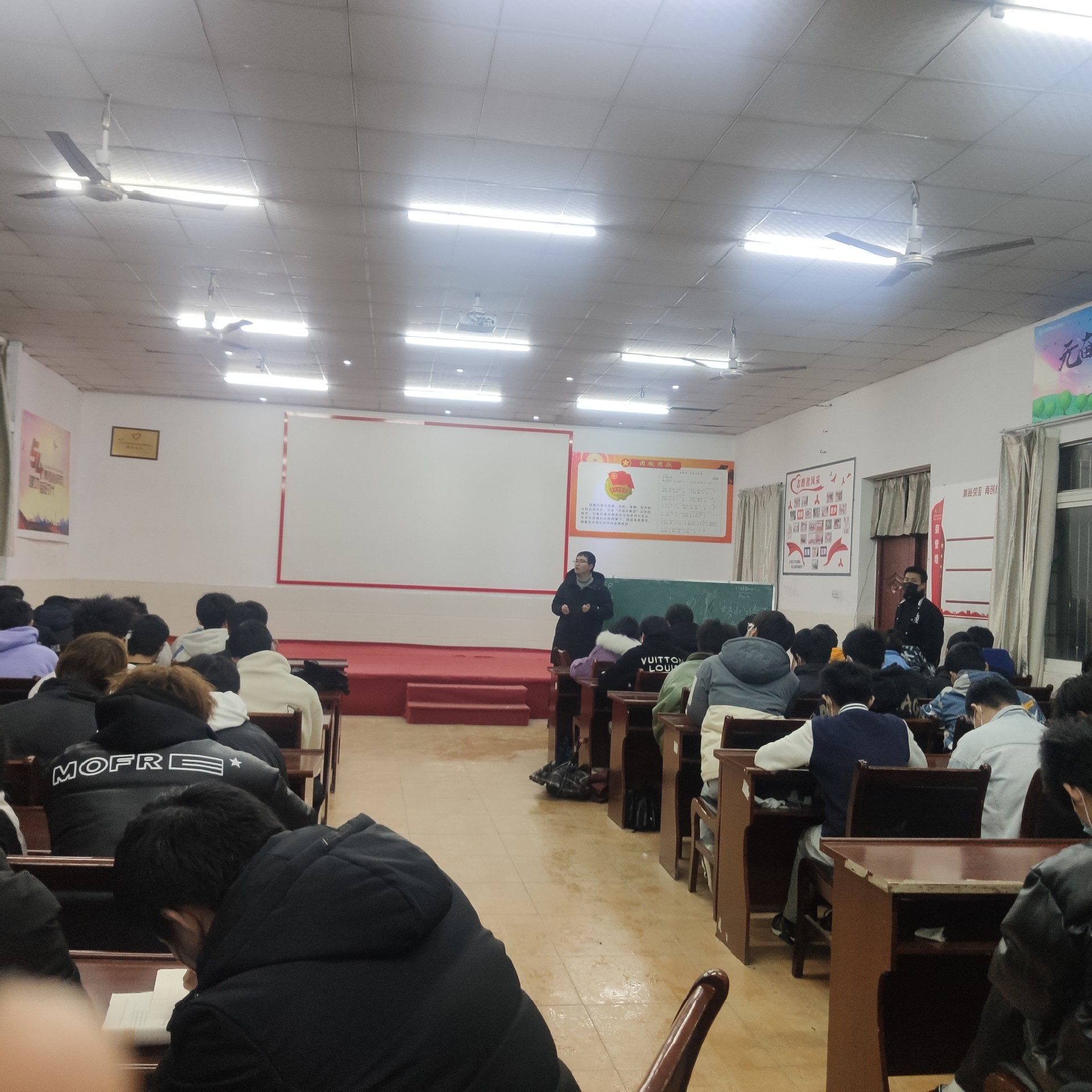 Beat365唯一官方网站疫情期间学生心理疏导班会